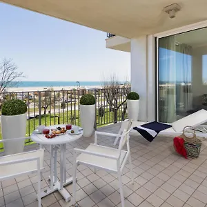 mercure-rimini-lungomare.riccione-hotels.org/