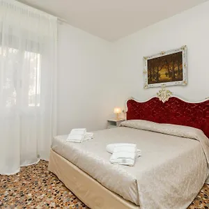 venice-apartments-san-samuele.hotelinveneto.com/